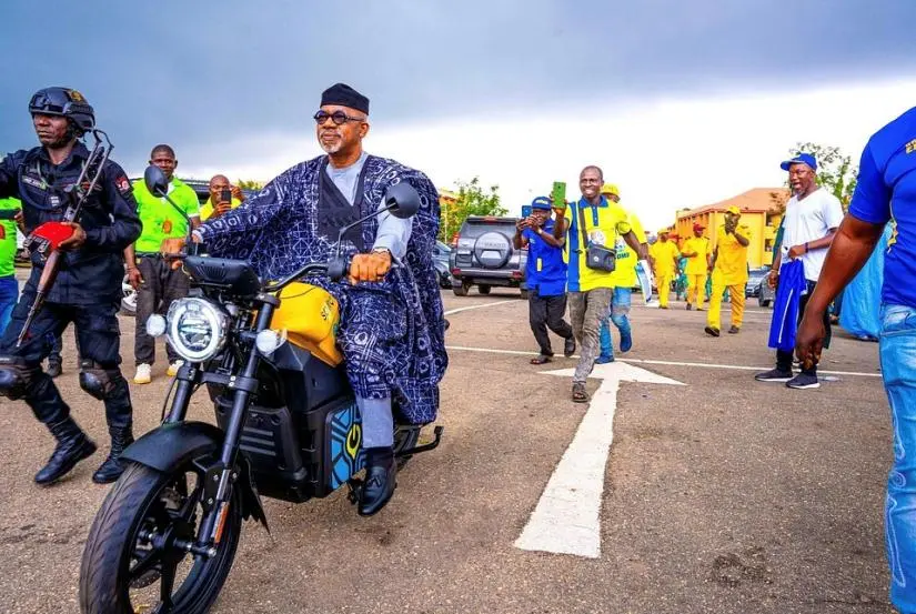 Dapo Abiodun tries Spiro Electric Motorbike