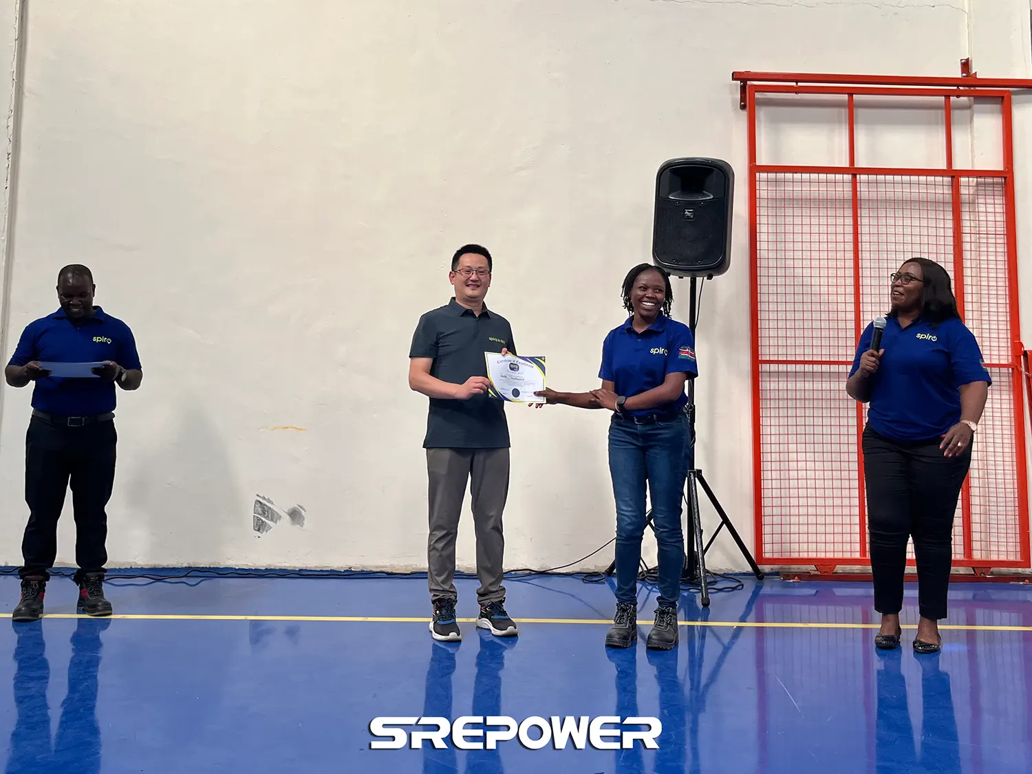 Mr. Dai presented the award