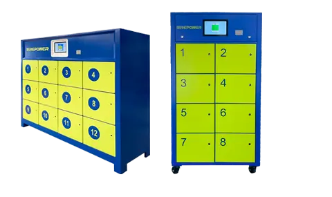 How should the rider station for battery swapping cabinets be located and arranged?